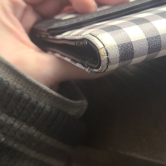 Guess wallet - Picture 3 of 5